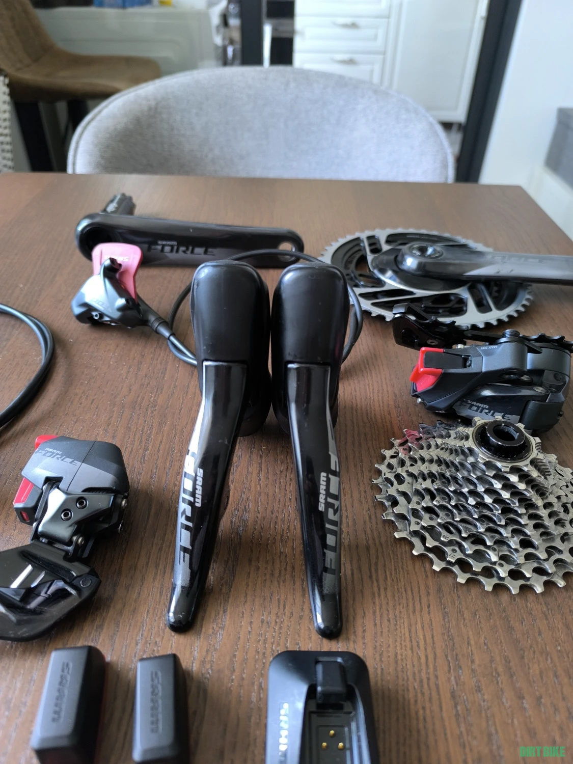 1. Groupset Sram Force AXS 12 viteze