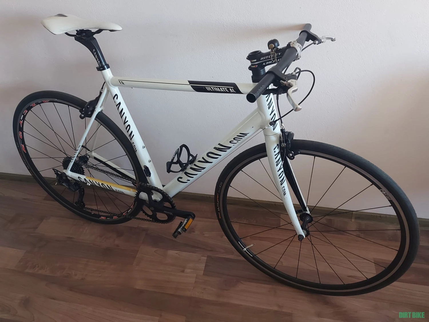 1. CANYON ULTIMATE AL Campagnolo Athena