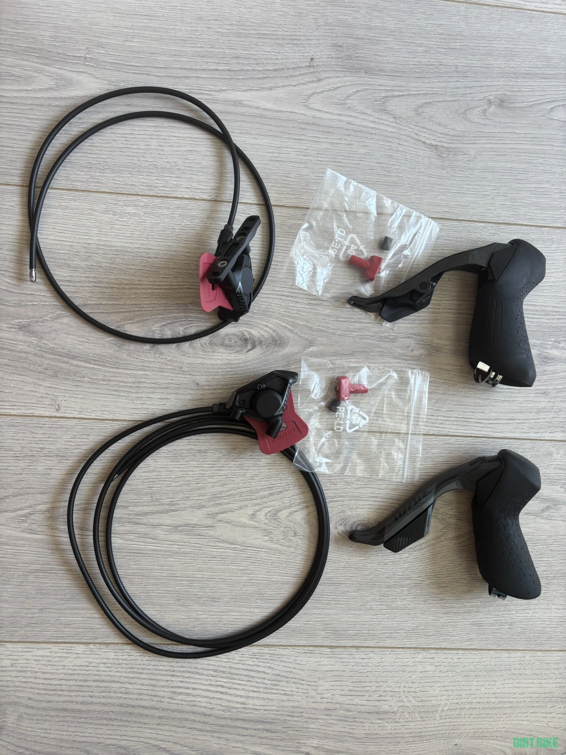 1. Manete si etrieri Sram Rival AXS noi.