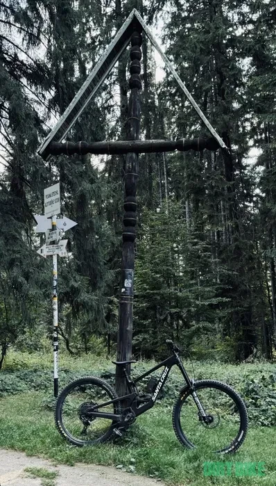 7. Santa Cruz Nomad 6 2023 Kit R + Rockshox Zeb Ultimate Charger 3 190 mm