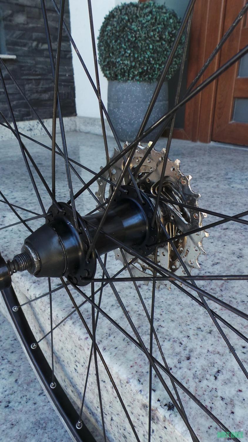 2. Roata cursiera sunrace 28 inch