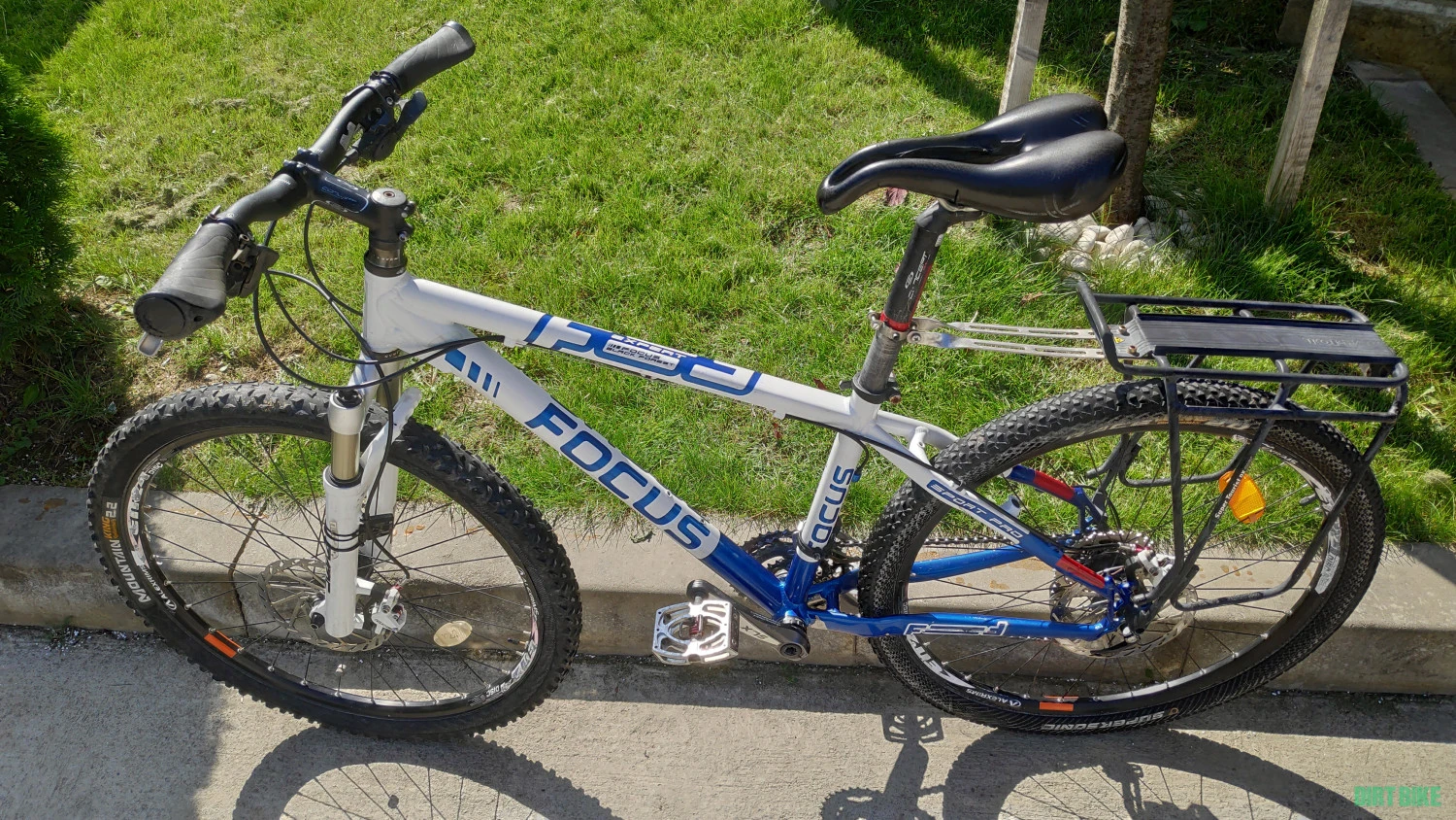 1. Bicicleta Focus, roti 26 inch, pers 155-162 cm, furca aer Manitou