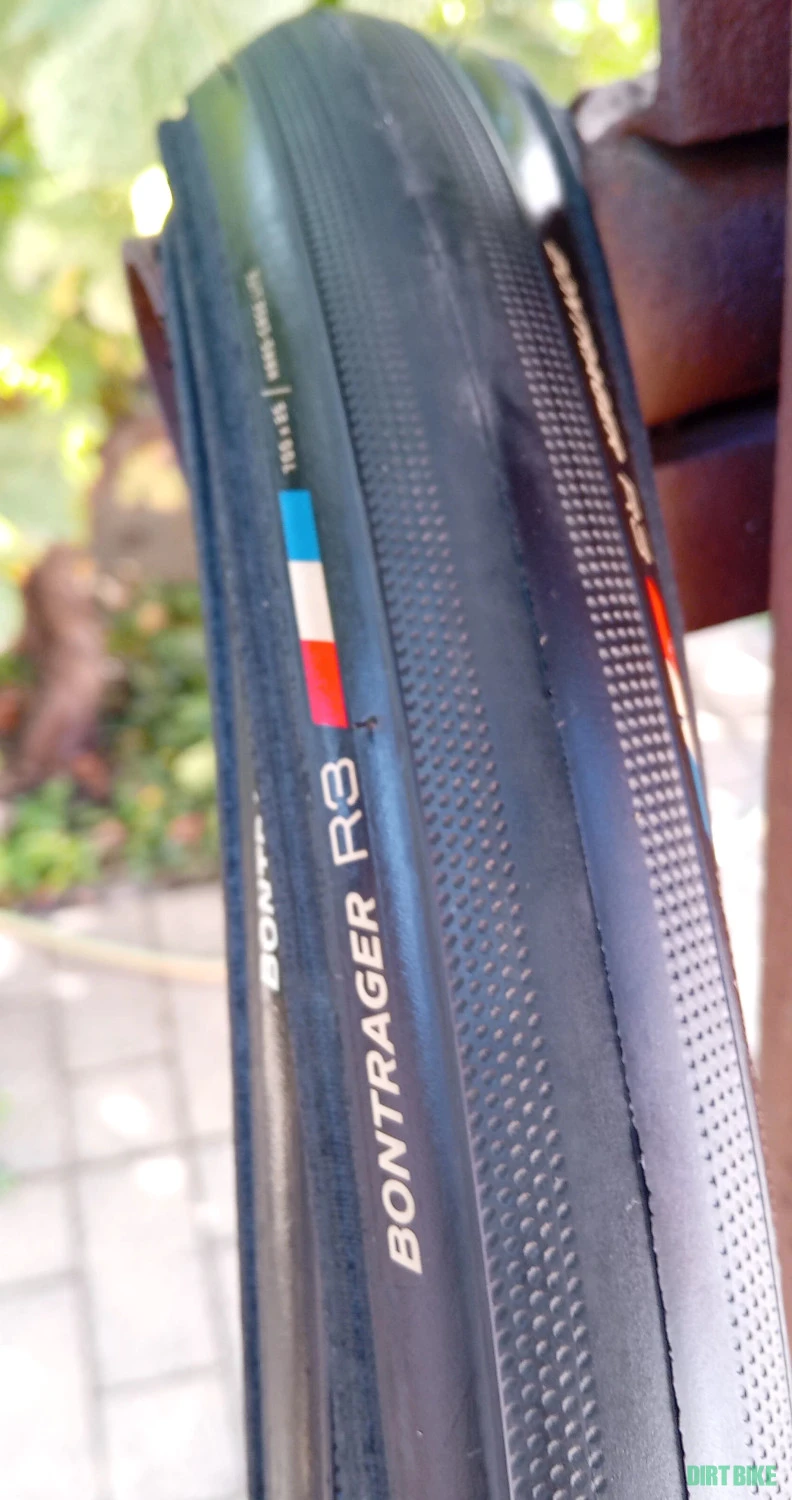 1. Vând 2 anvelope Bontrager R3 - R2 25C