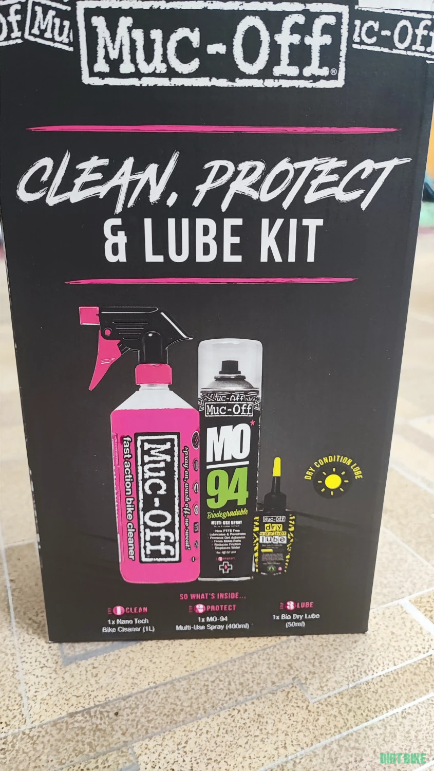 1. Muc-Off Kit de curățare și ulei Dry Lube