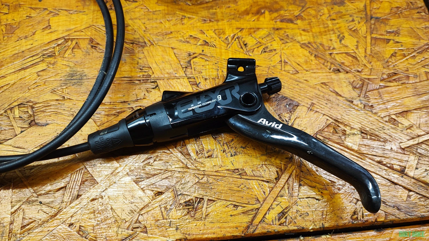 3. Set frâne hidraulice disc Avid Elixir 9 Carbon