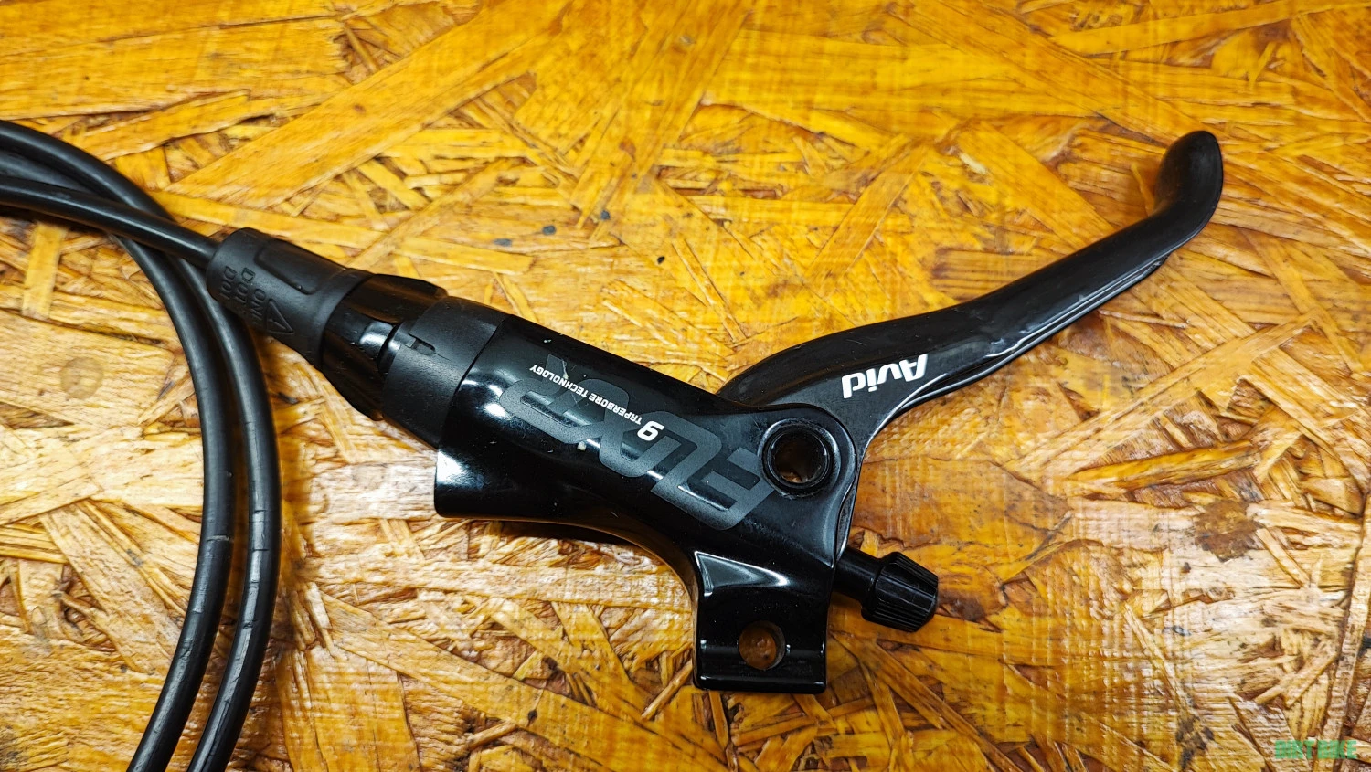 2. Set frâne hidraulice disc Avid Elixir 9 Carbon