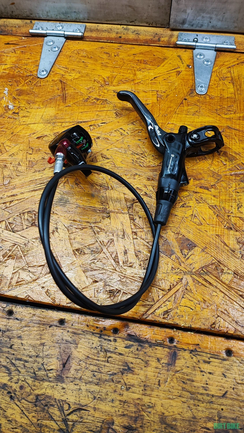 7. Set frâne hidraulice disc Avid Elixir 9 Carbon