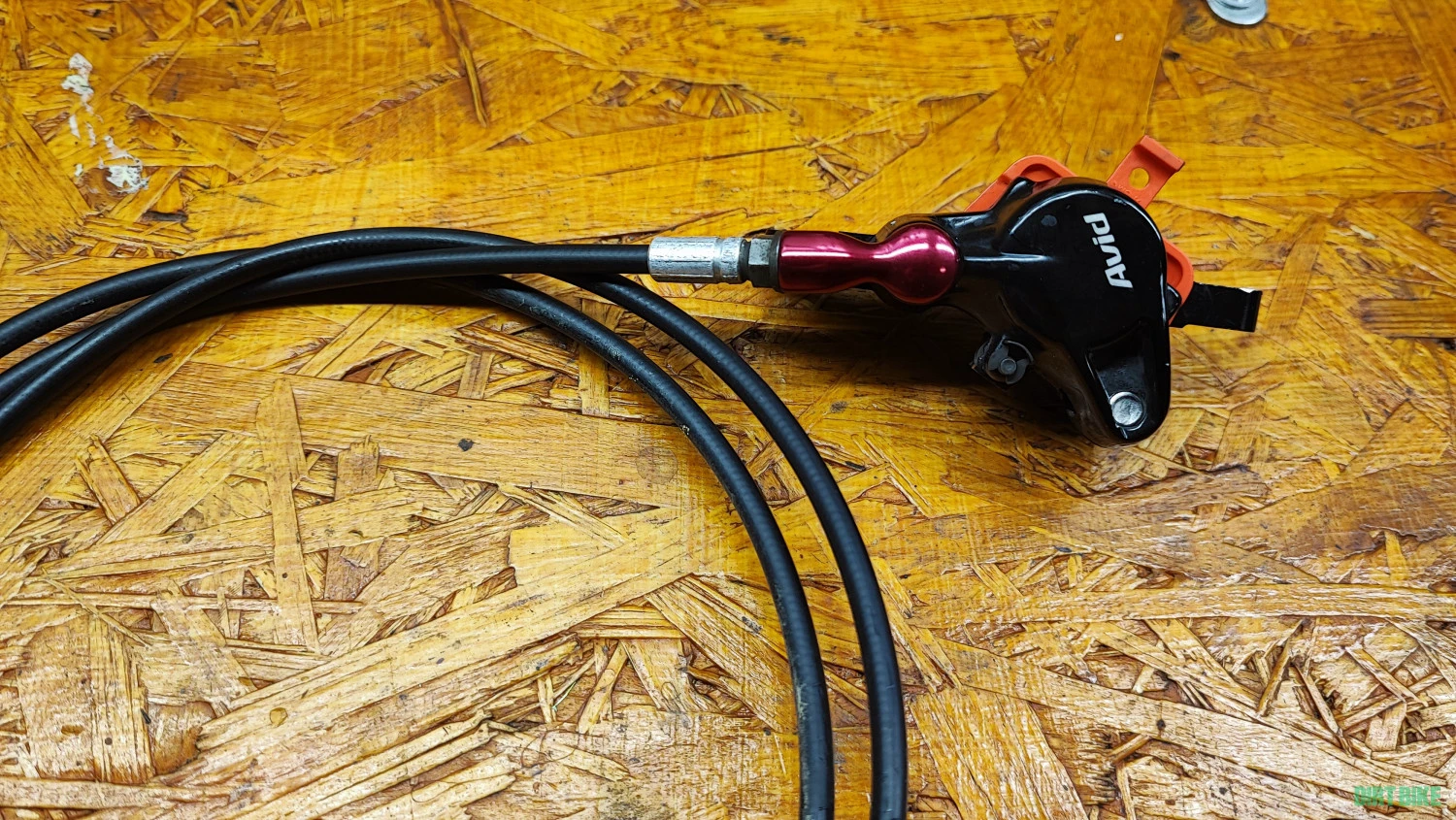 9. Set frâne hidraulice disc Avid Elixir 9 Carbon
