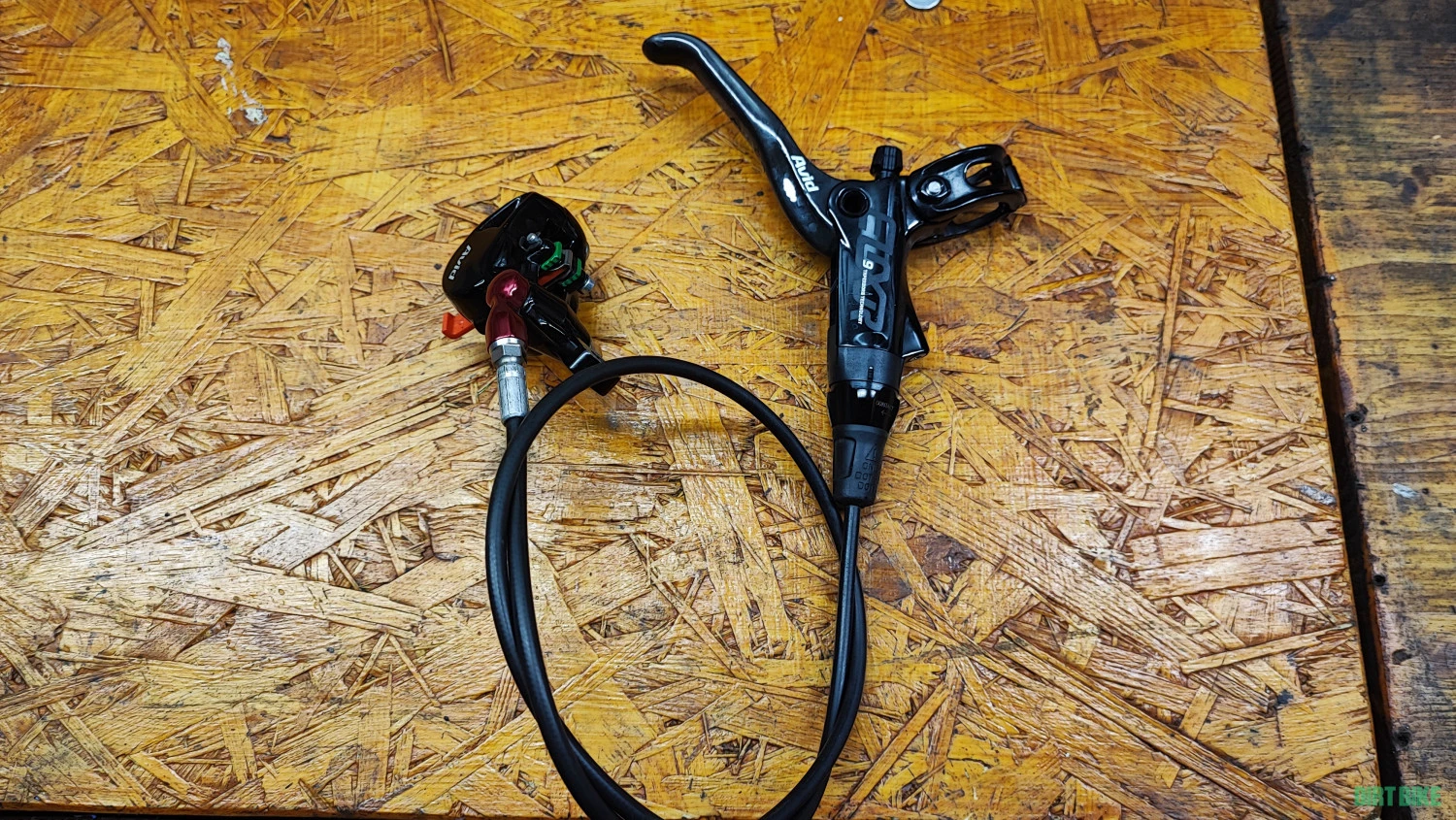 6. Set frâne hidraulice disc Avid Elixir 9 Carbon
