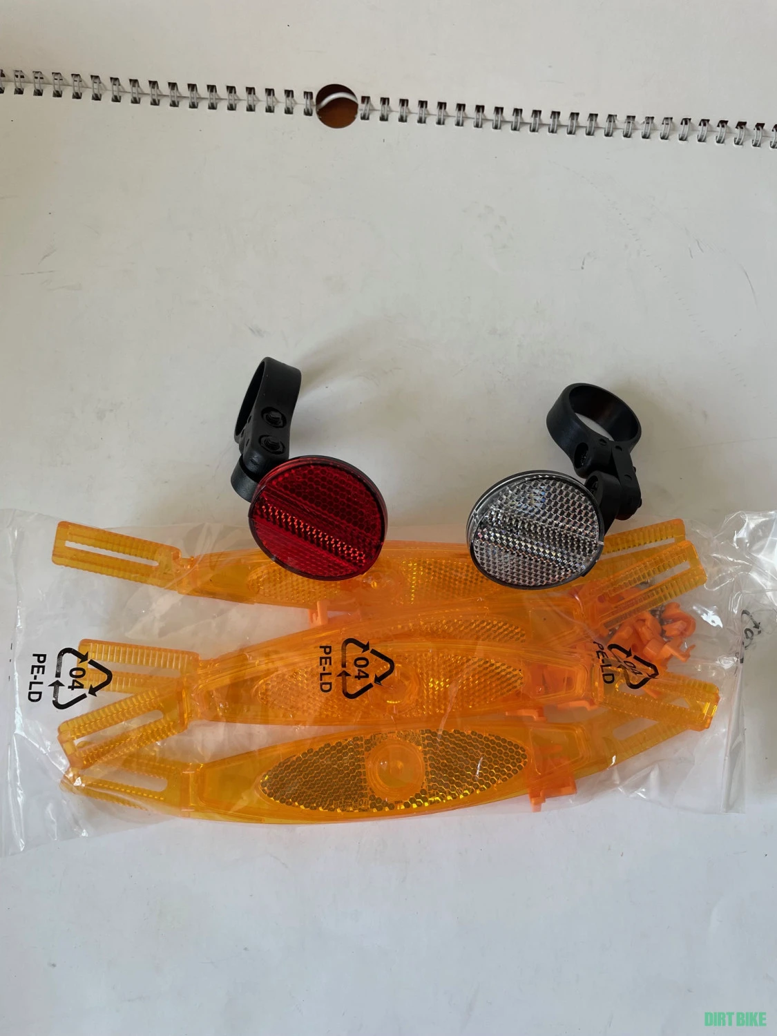 1. Set complet de stopuri/reflectorizante/ochi de pisica