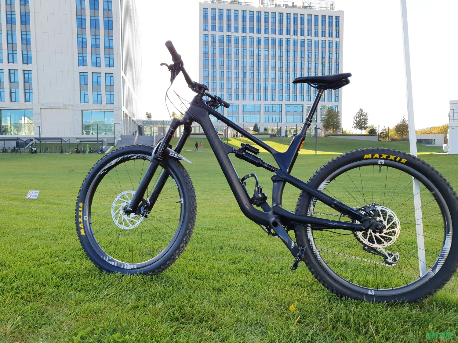 1. Bicicleta Canyon Spectral CF 9.0 Marime M 27.5