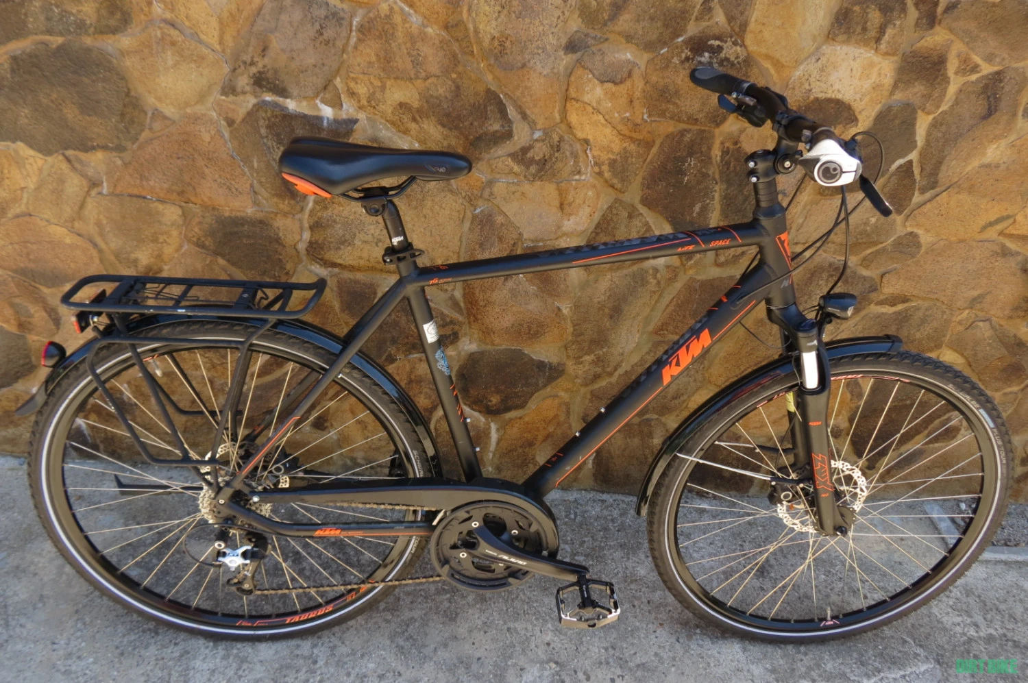1. Bicicleta Trekking KTM