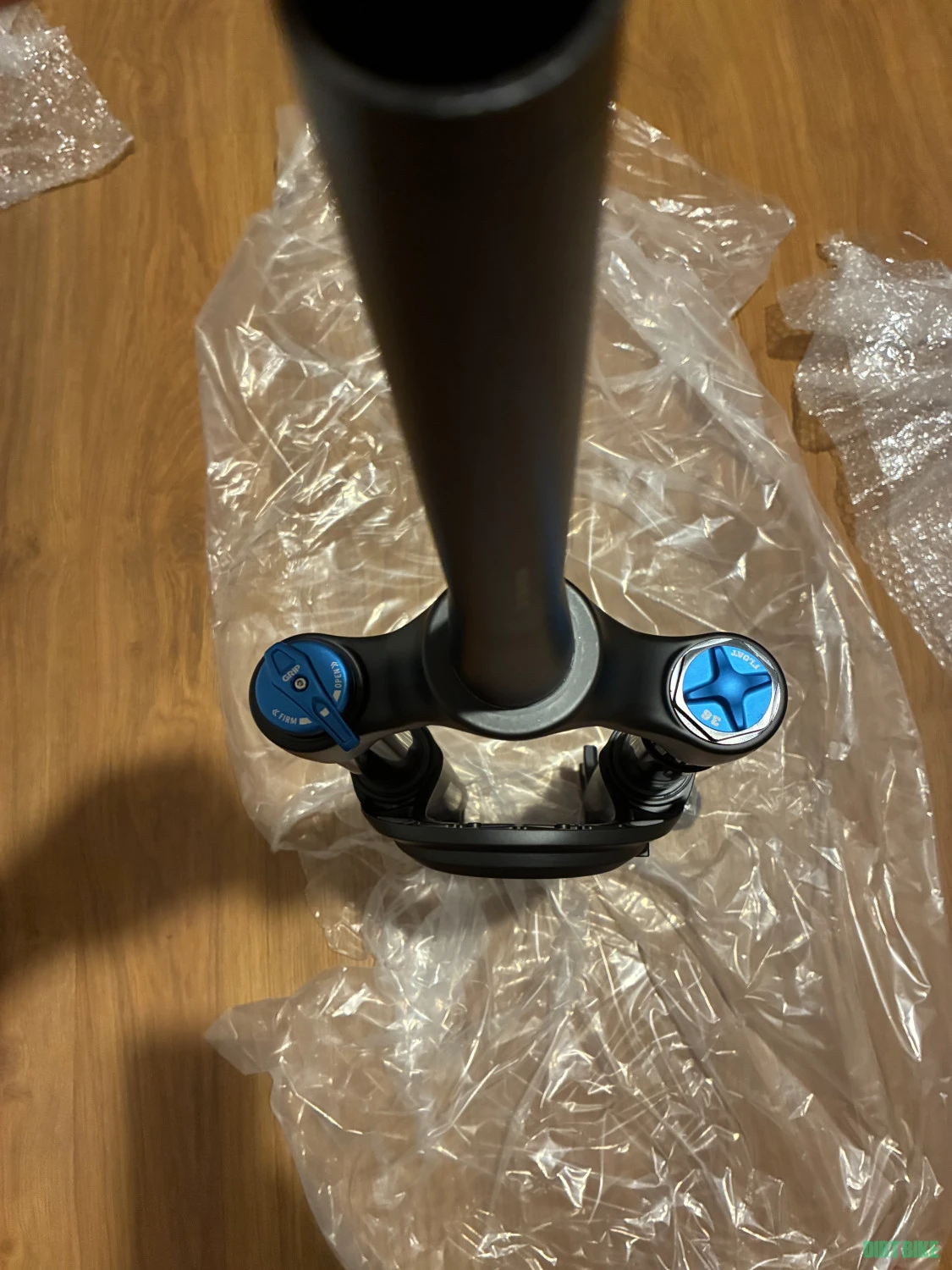 3. Furca FOX Racing Performance 150 mm AIR