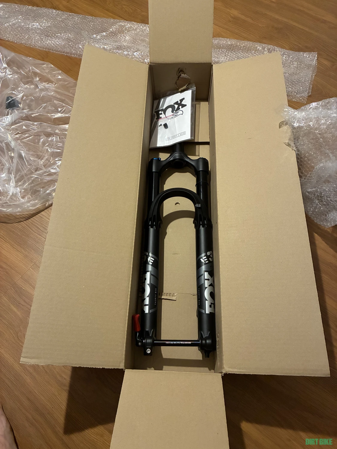 1. Furca FOX Racing Performance 150 mm AIR
