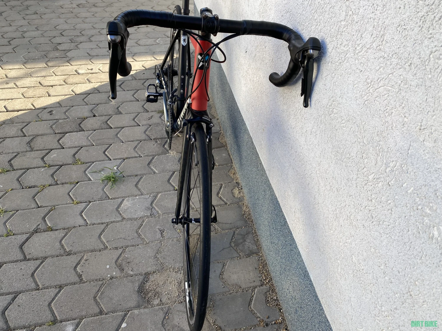 1. Vând cursieră B-twin Triban 520