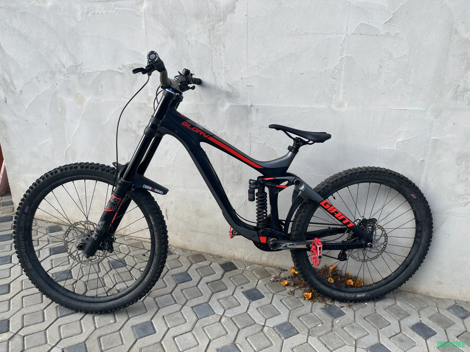 3. Bicicletă Downhill Giant Glory Advanced 1, L, echipare FOX
