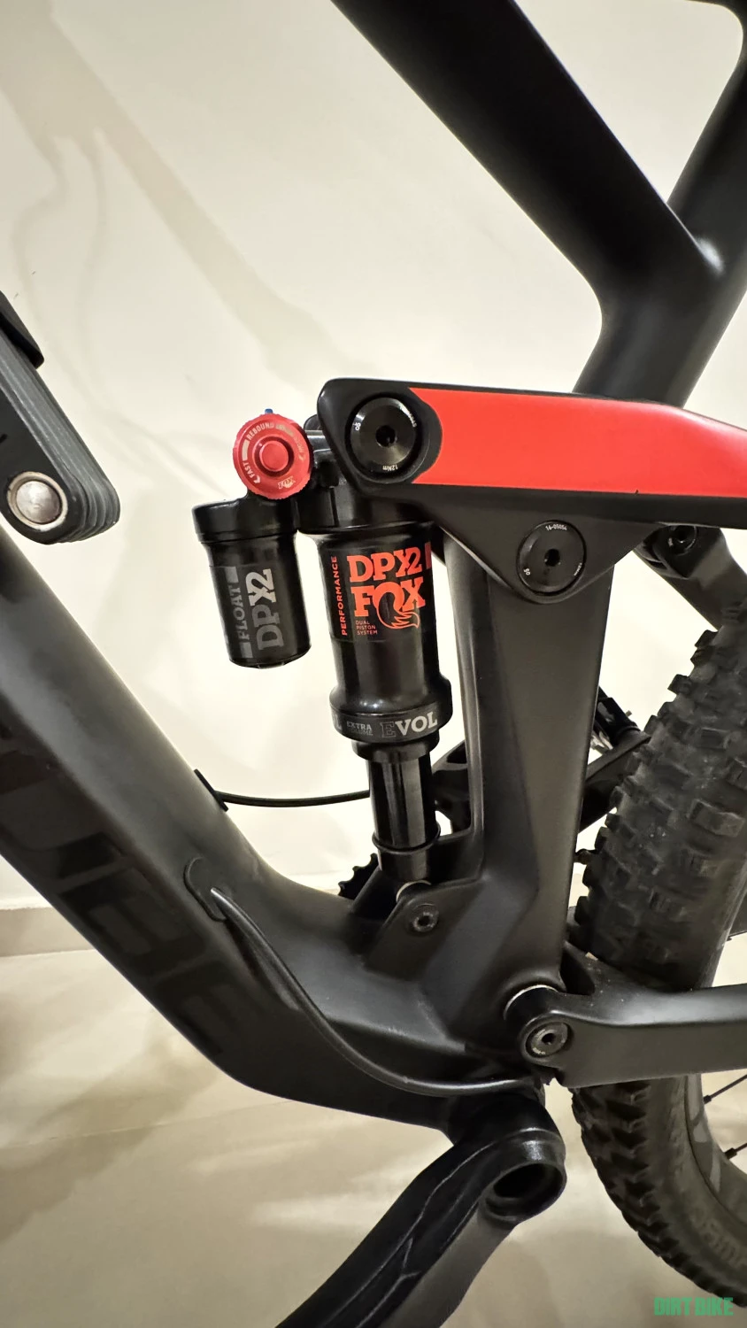 3. Cube Stereo 150 C:62 Race 29 (cadrul este din carbon)