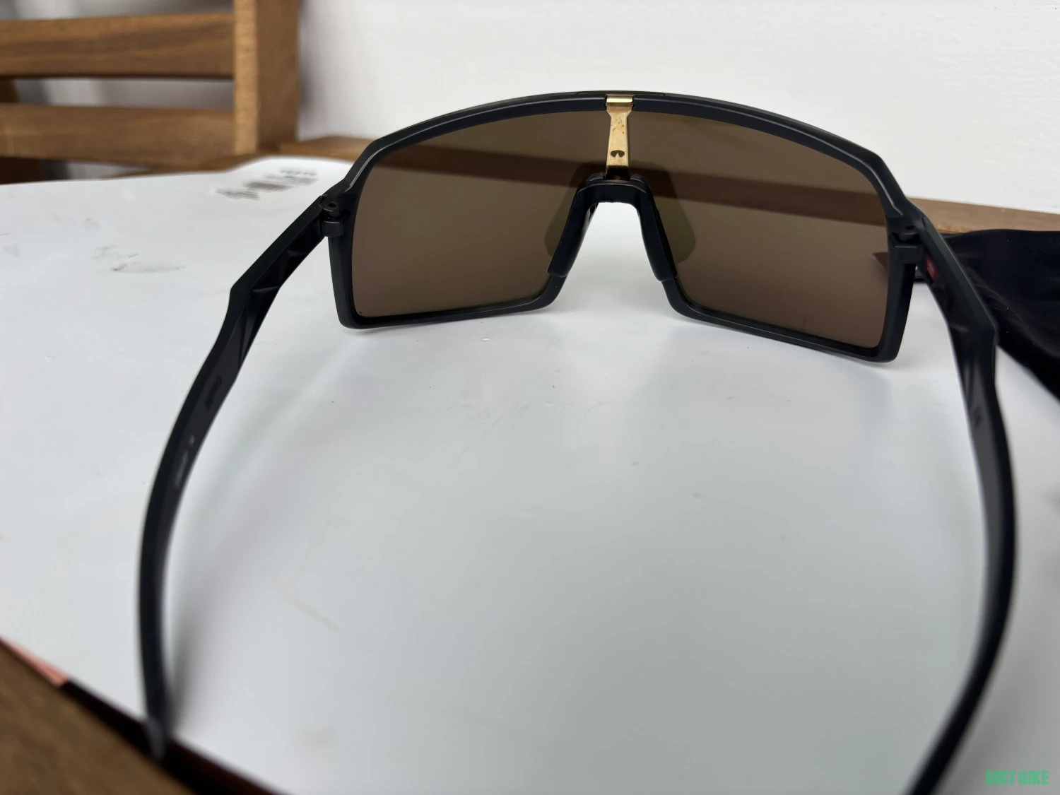1. Ochelari Oakley Sutro Prizm 24k