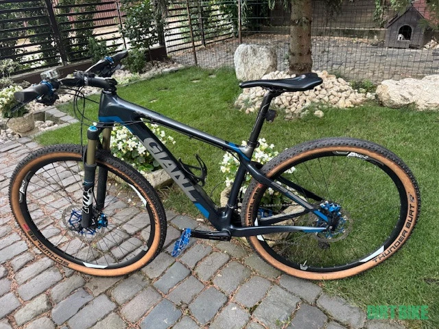 1. Bicicleta Giant Advanced 29" carbon