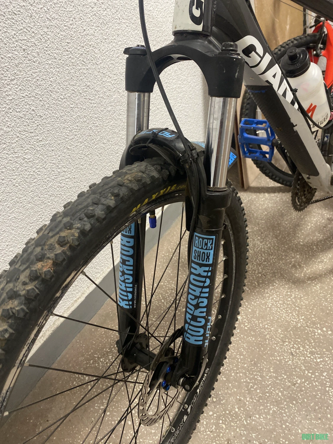 1. Furca rock shox