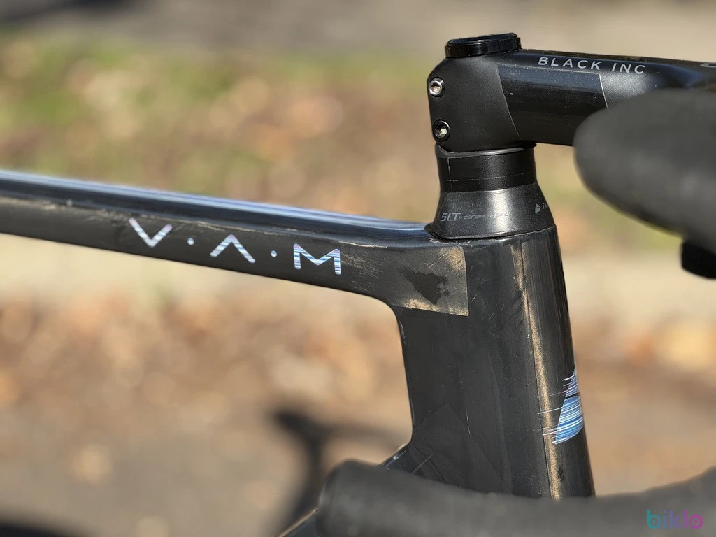 4. 56 Factor Ostro Vam Disc, Ultegra di2 12V, Zipp 303 Carbon