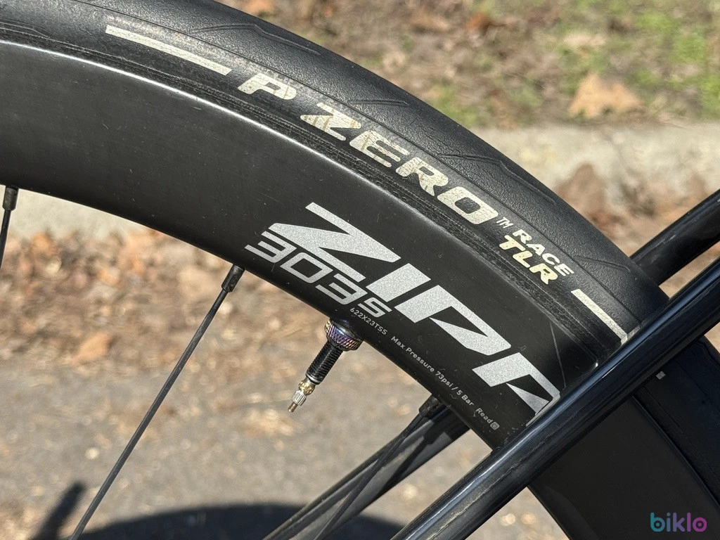 11. 56 Factor Ostro Vam Disc, Ultegra di2 12V, Zipp 303 Carbon