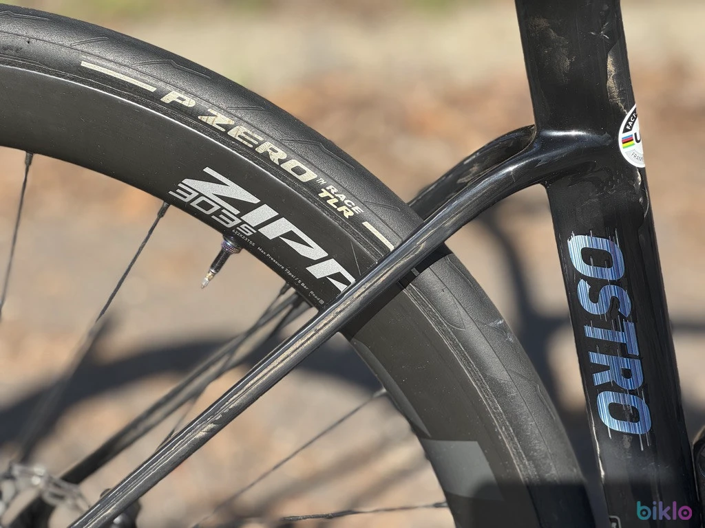 7. 56 Factor Ostro Vam Disc, Ultegra di2 12V, Zipp 303 Carbon