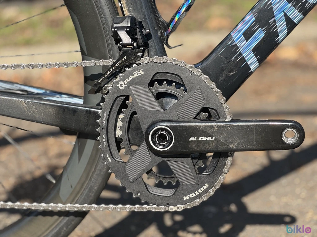 9. 56 Factor Ostro Vam Disc, Ultegra di2 12V, Zipp 303 Carbon