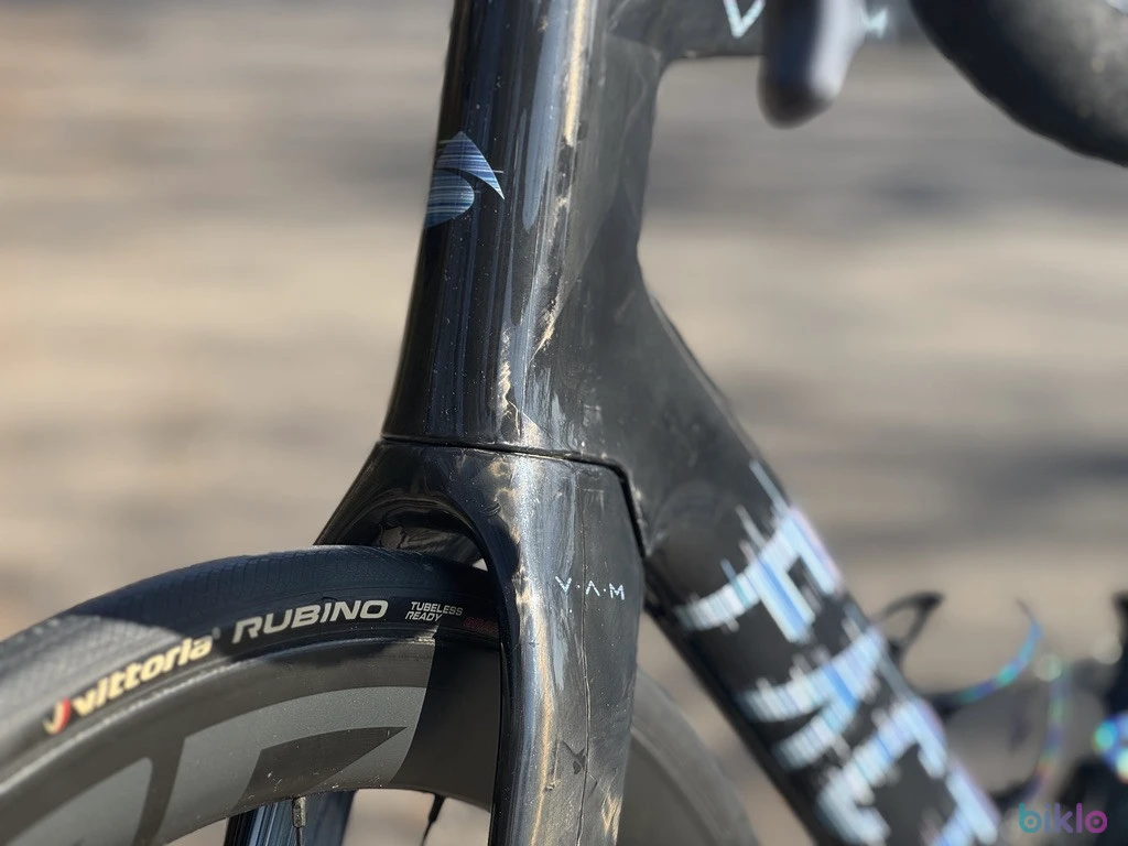 16. 56 Factor Ostro Vam Disc, Ultegra di2 12V, Zipp 303 Carbon