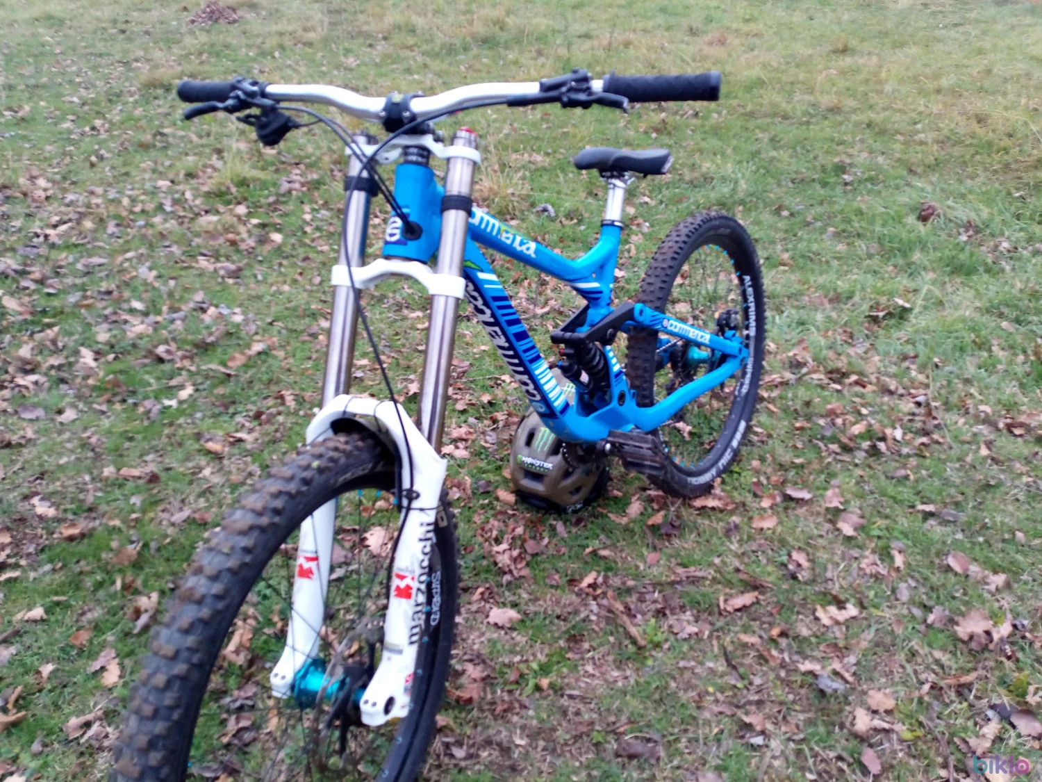 1. Commencal V3 downhill