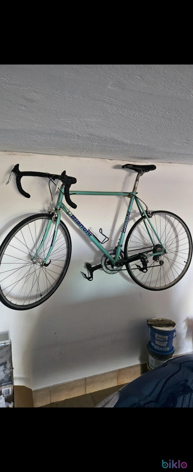 1. Vendo bici da corsa Bianchi vintage (anni ’80/’90).