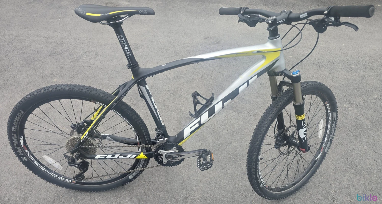 1. Lengvas karboninis kalnų dviratis Fuji – 19"/26"