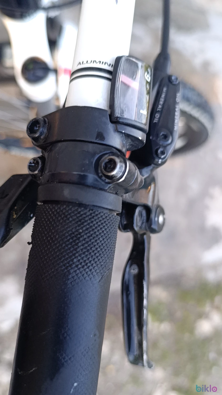 7. Bicicleta dynamics STYX XC series mountain bike