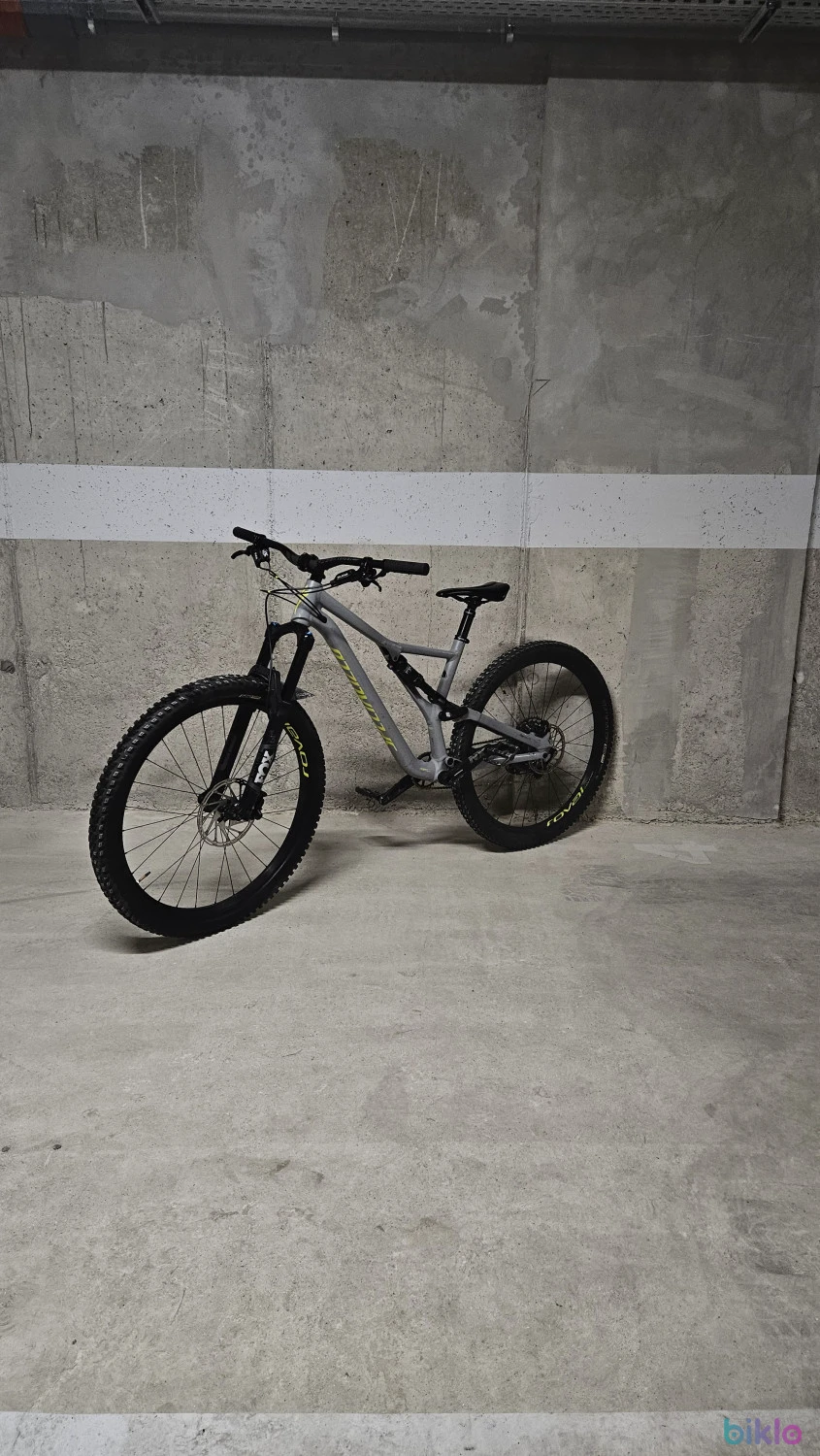 1. Specialized Stumpjumper Comp Alloy, gata de sezon