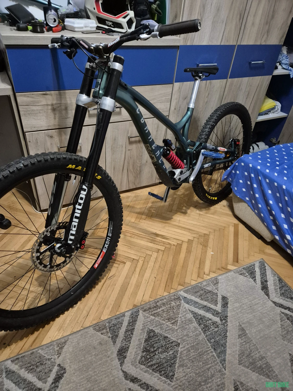 1. Vând Sau schimb Manitou Dorado Pro