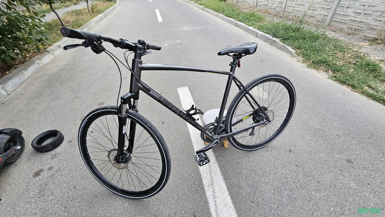 1. Bicicletă specialized semi-cursieră