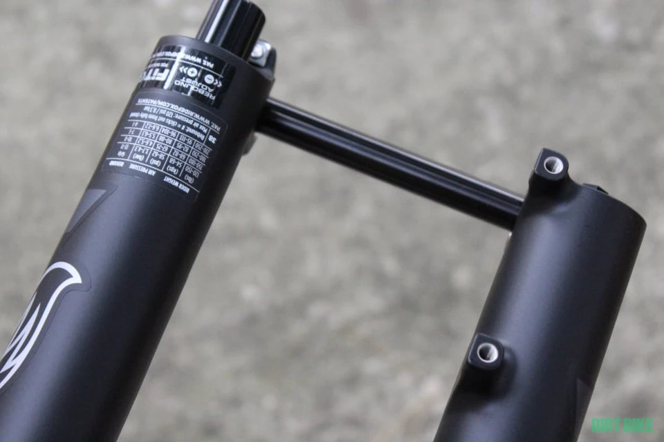 3. Fox 38 furca suspensie Rhythm E-tuned FLOAT 29inch 180mm Grip