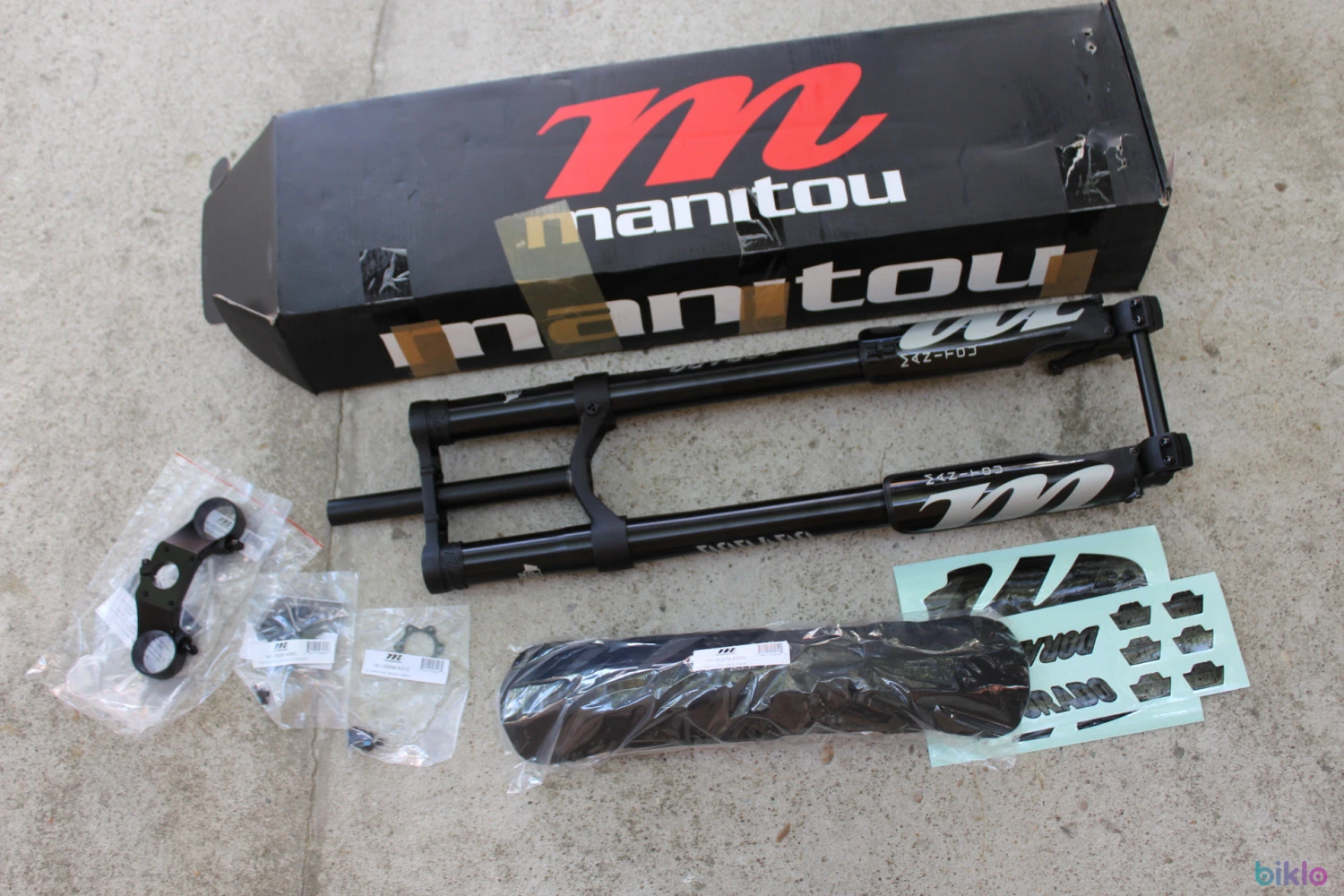 1. Manitou Dorado Comp 37 29-27.5 inch 203mm Boost furca suspensie Gen 2.