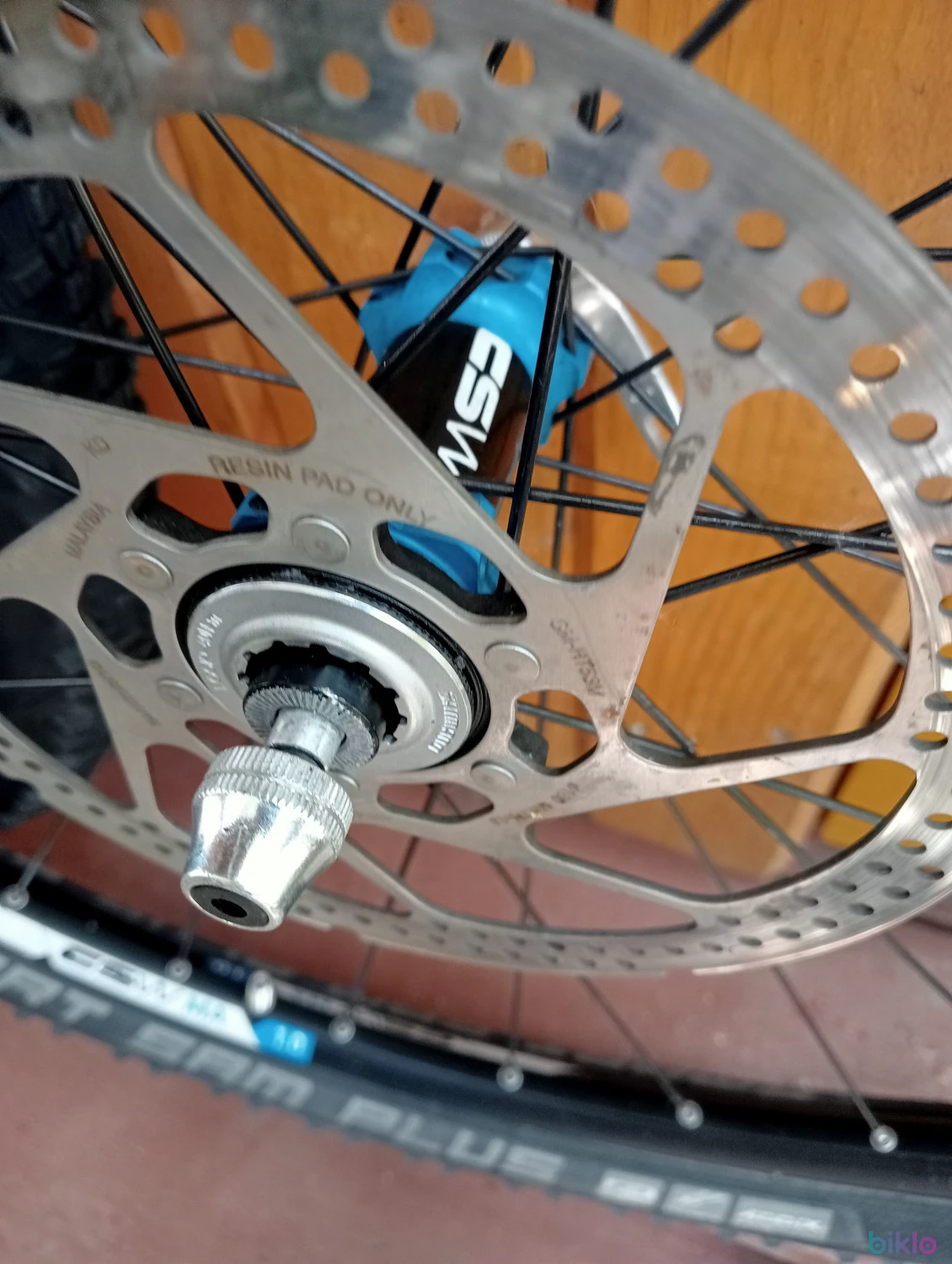 3. Roata fata mtb 29" janta si butuc pe rulment DT Swiss disc frana 180 mm Bergamont 29