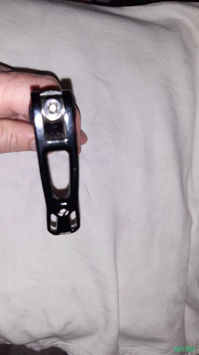 8. Vând ax 15 mm
