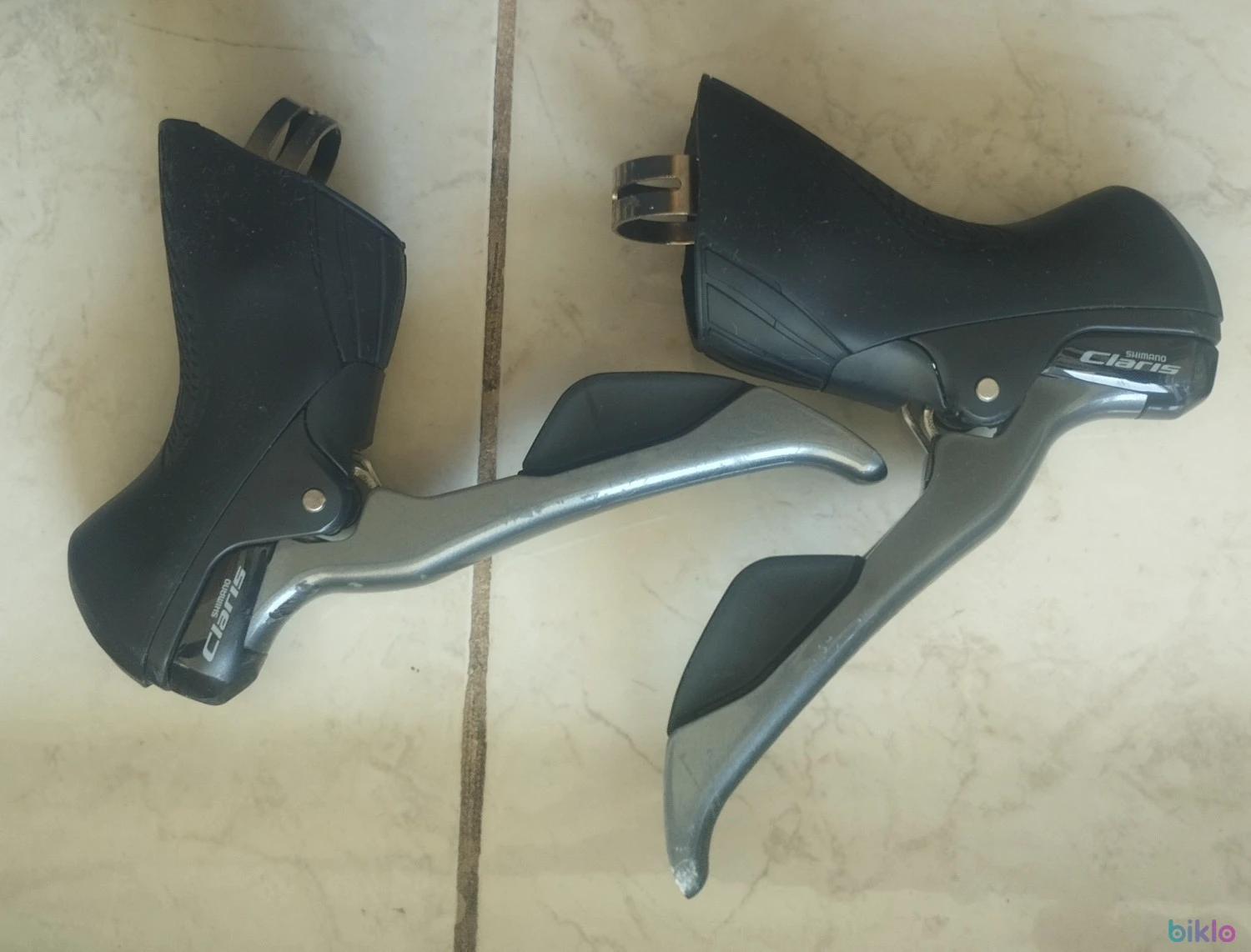 1. Manete Shimano Claris ST-R2000 2x8