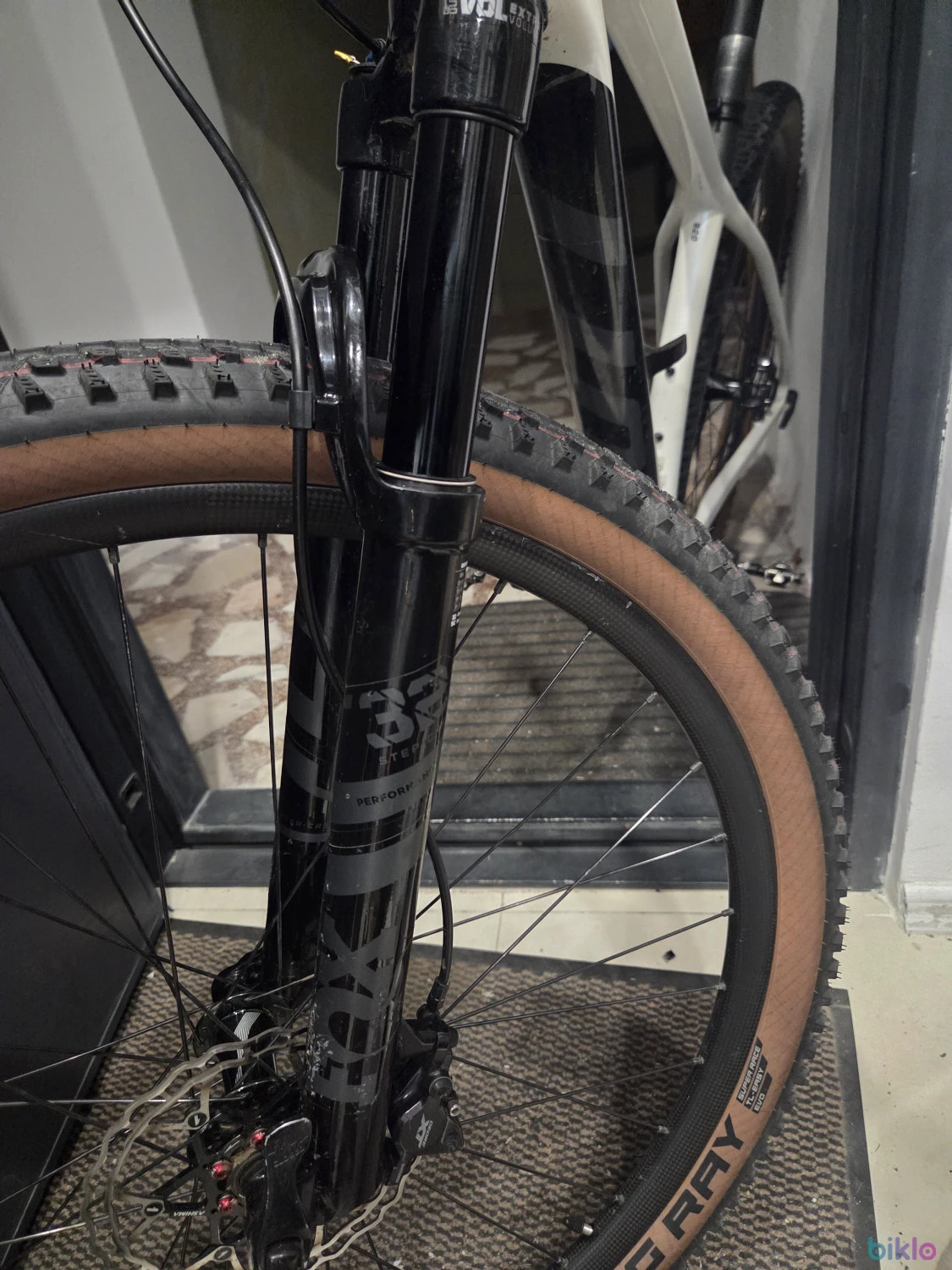 4. Furca Fox 32 Performance Stepcast
