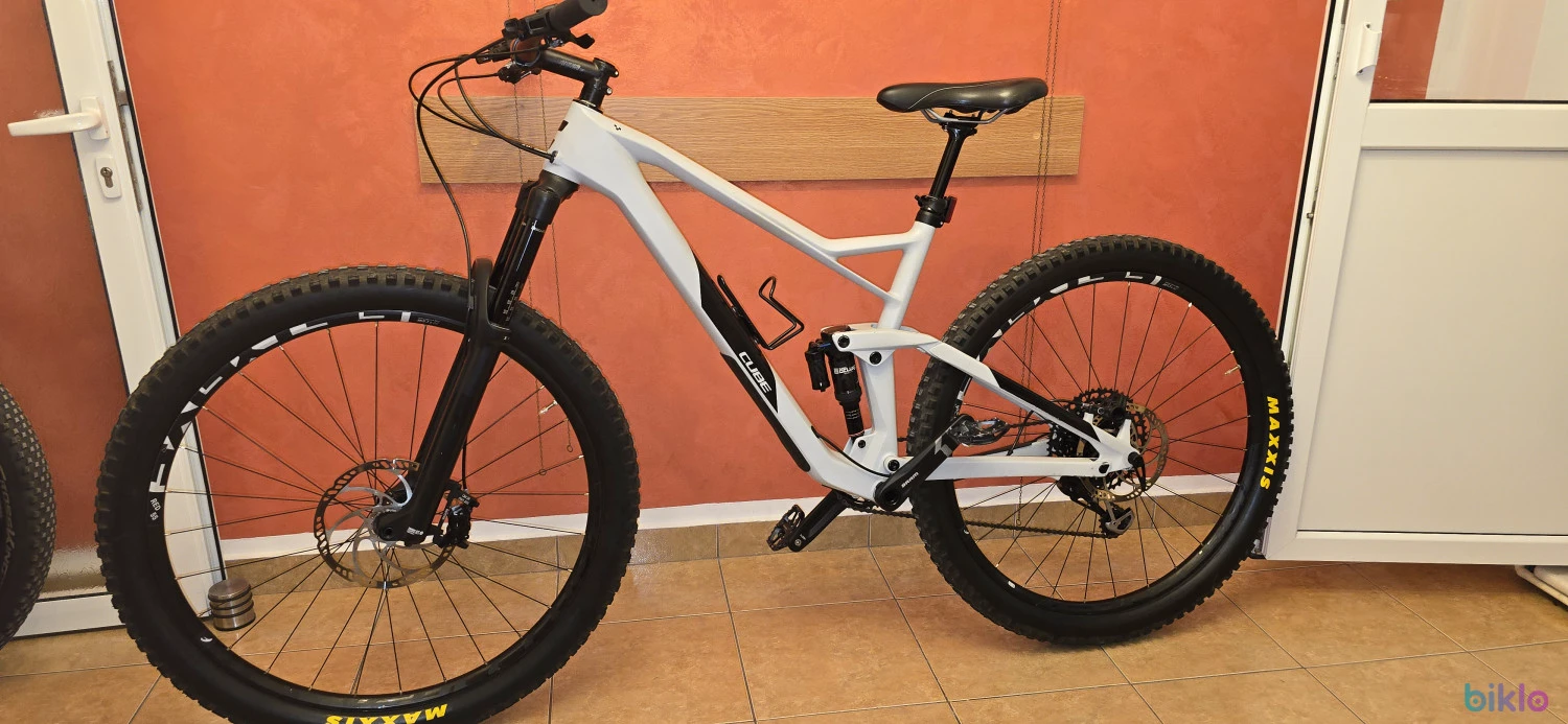 1. Bicicleta full suspension Cube