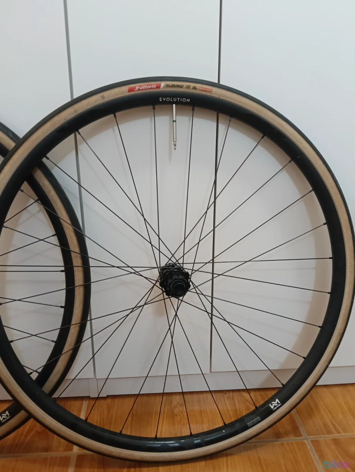 2. Vand roti sosea/CX/gravel Newmen XR25