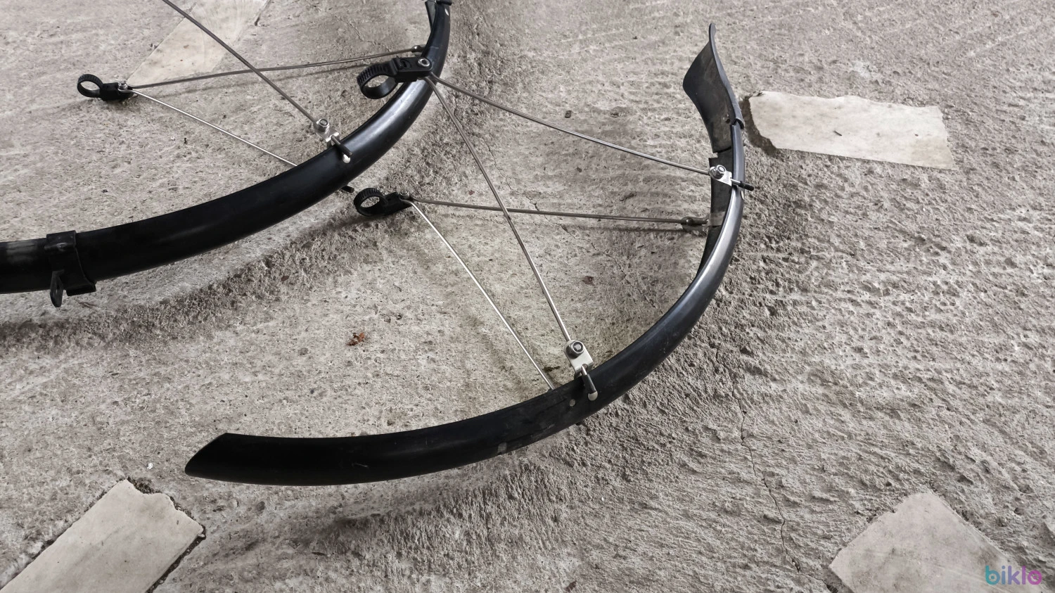 1. Set ─ Aripi de protectie , model potrivit pentru roti de 28 , Cursiera , CicloCross , Gravel , City Bike
