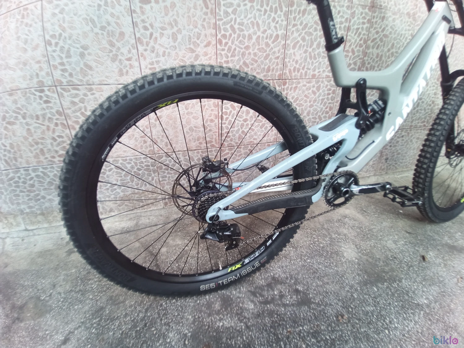 3. Vand bicicleta Santa Cruz V10.7, 29er, M