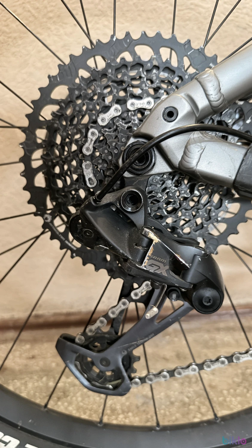 8. Commencal meta power AM
