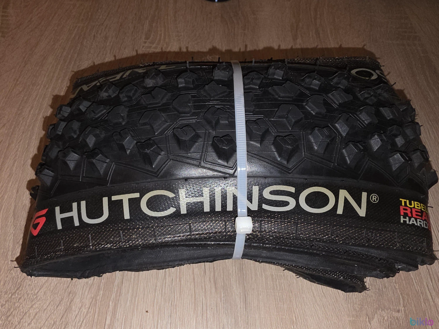 1. Hutchinson Taipan XC HardSkin Tubeless 29x 2.25