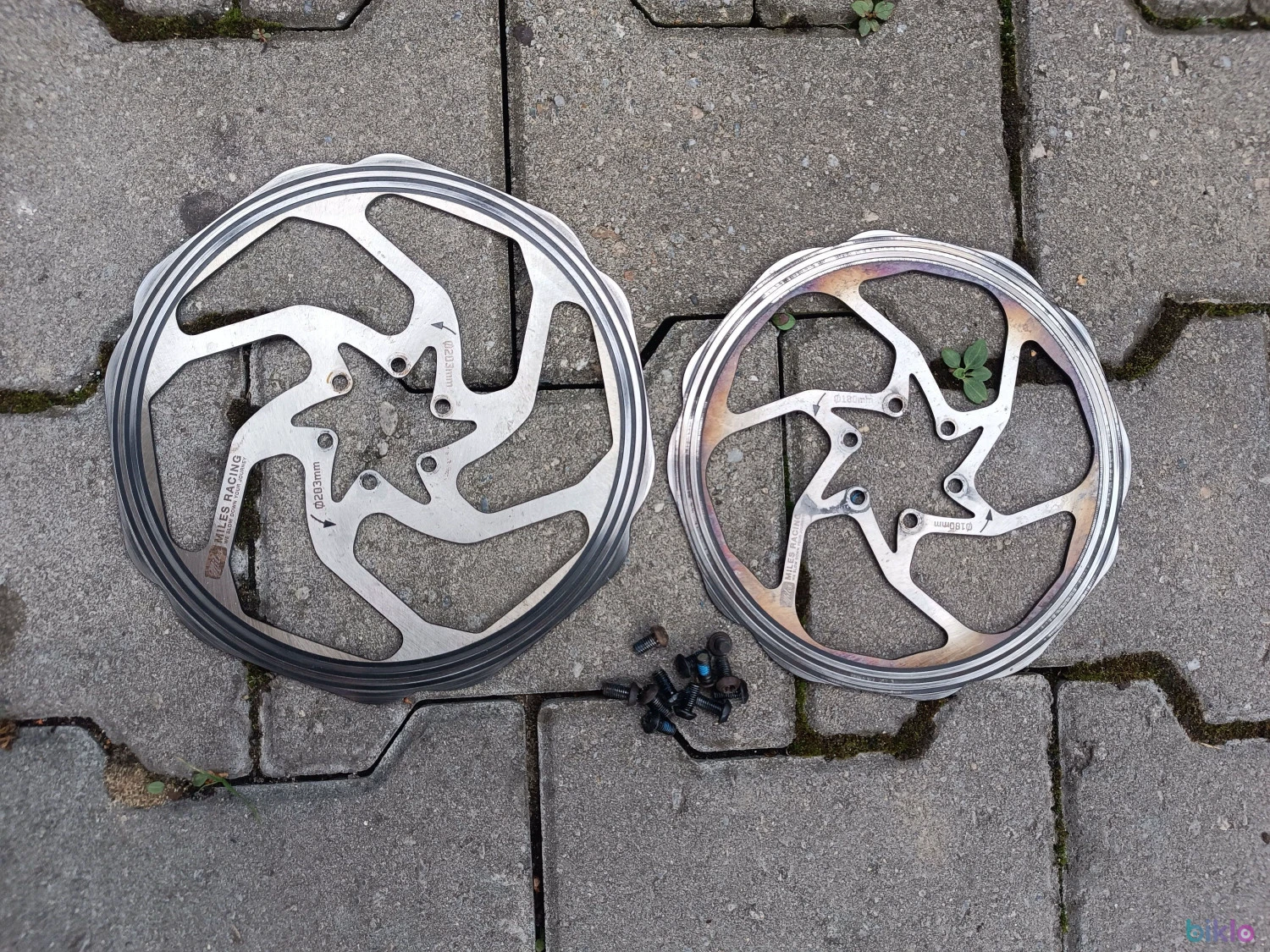 1. Set discuri de frână Miles Racing – 203 mm + 180 mm