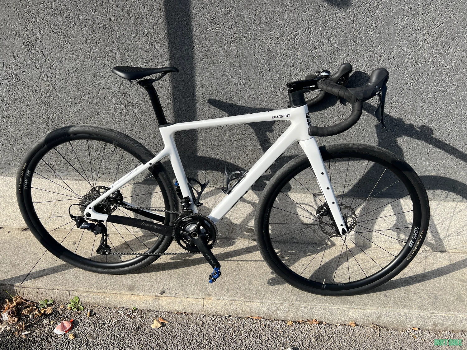 1. Bicicleta gravel awson